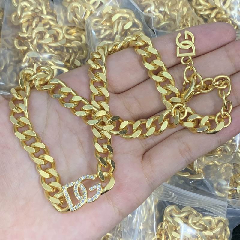 DG necklace lyr14